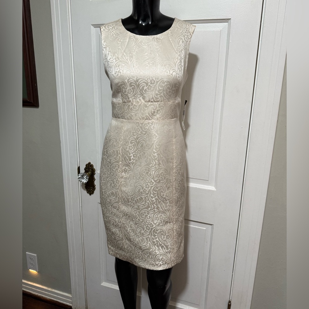 NEW Cream Sleeveless Wedding Rehearsal Formal Pageant Size 4 Floral Pattern